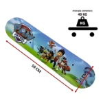 Tabla de patineta infantil Paw Patrol con diseño de personajes, medidas 59 cm de largo y 15 cm de ancho, soporta hasta 40 kg.