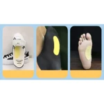 Tiras desodorantes para calzado en color amarillo, aplicadas en interior de zapatilla blanca, sobre piel y en planta del pie.
