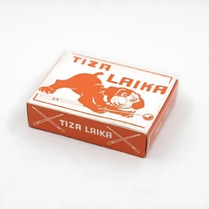 Caja de tiza para billar pool de color naranja con de perro y texto Tiza Laika en tapa y costado.