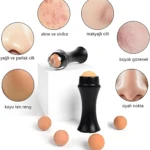 Set de tres rodillos volcánicos faciales negros con cabezas esféricas, diseñados para absorber brillo y grasa. Se muestran en uso sobre piel con diferentes texturas y tonos, acompañados de círculos que ilustran problemas como poros dilatados, acné y piel grasa.