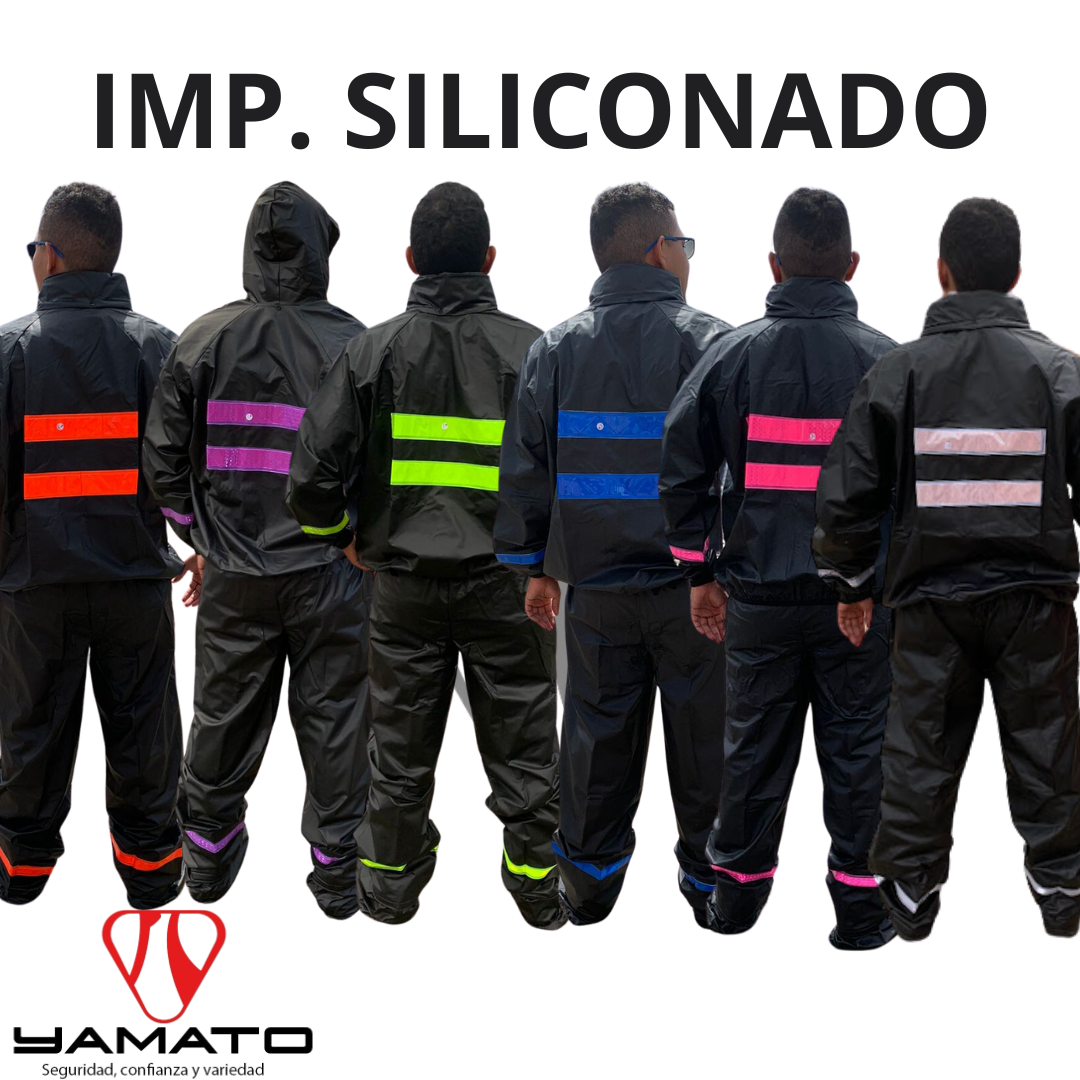 Seis impermeables siliconados Yamato con reflectantes traseros en colores naranja, morado, verde, azul, rosa y blanco, mostrando la parte posterior de los modelos.