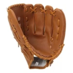 Guante de béisbol de cuero sintético color marrón claro, con costuras reforzadas y diseño para principiantes, mostrando vista frontal con dedos abiertos y empuñadura visible.