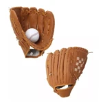 Guante de béisbol de cuero sintético color caoba con patrón a cuadros en la muñeca, mostrando vista frontal con pelota blanca dentro y vista trasera.