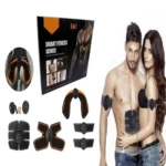 Entrenador muscular EMS inalámbrico en caja negra con detalles naranjas, mostrando parches para pecho, abdomen y brazos, junto a modelo hombre y mujer usando el dispositivo.
