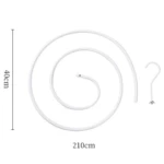 Gancho tendedor espiral blanco de 210 cm de largo y 40 cm de altura, con gancho de pared incluido.