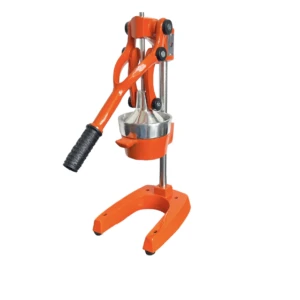 Exprimidor de naranjas industrial en hierro con mango negro y base ancha, diseñado para uso continuo en alta producción.