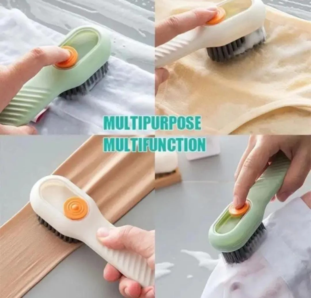 Cepillo multifuncional con dispensador de jabón en verde y blanco, usado para limpiar tela, madera y ropa deportiva.