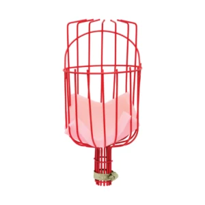 Recolector de frutas tipo bellota en acero rojo con malla protectora y base de goma para recolección segura desde altura.