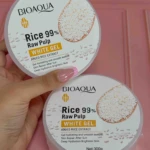 Dos tubos de gel de arroz Bioaqua de 300g, uno sostenido en mano y otro sobre superficie rosa, ambos con etiqueta blanca que muestra granos de arroz y texto descriptivo.