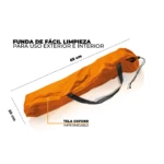 Funda naranja de 65 cm por 20 cm en tela Oxford impermeable, con asa negra y cordón de cierre, ideal para silla camping infantil.