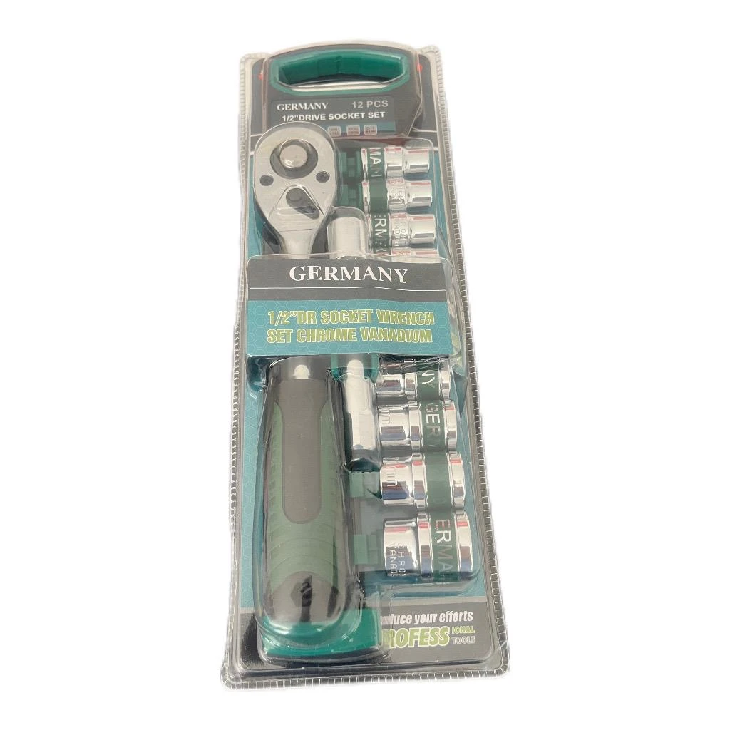 Pack de herramientas con llave de impacto y juego de copas hexagonales de 12 piezas, presentadas en blister transparente con fondo verde y detalles en gris.