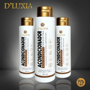Tres botellas de Acondicionador Revitalizante DLuxia de 450 ml con tapa dorada, fondo oscuro y reflejo en superficie.