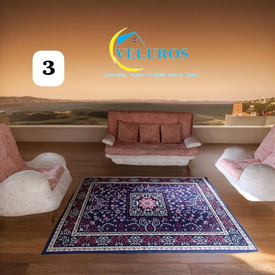 Alfombra tipo persa de 2x1,50m con base antideslizante, vista cenital en sala con sillones y sofá frente a ventana con paisaje.