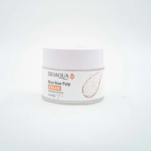 Jarrón de crema hidratante Bioaqua Arroz, presentación de 50g, con etiqueta blanca y detalles en rojo.