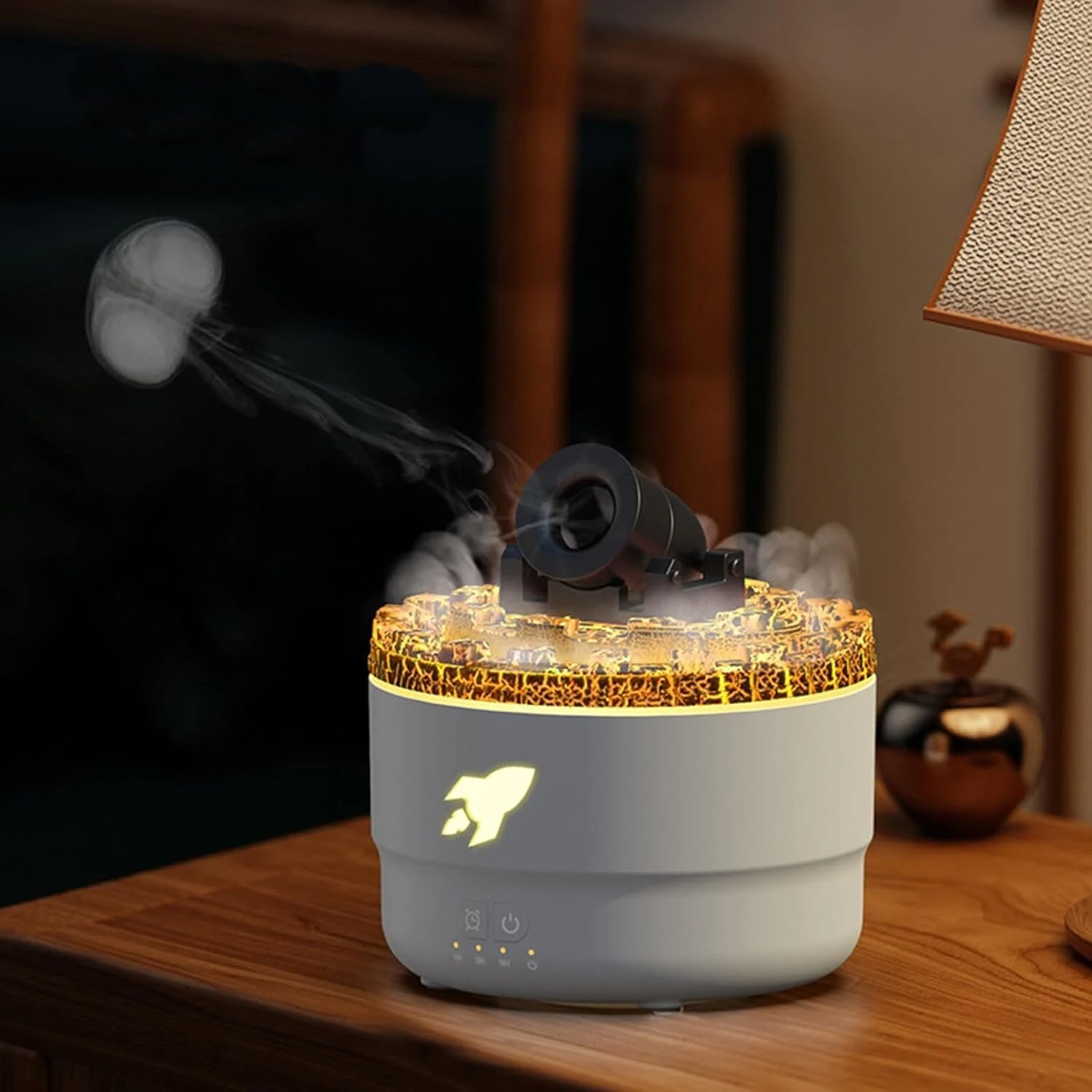 Humidificador ultrasónico gris con luces de lava doradas y niebla aromática, sobre mesa de madera.