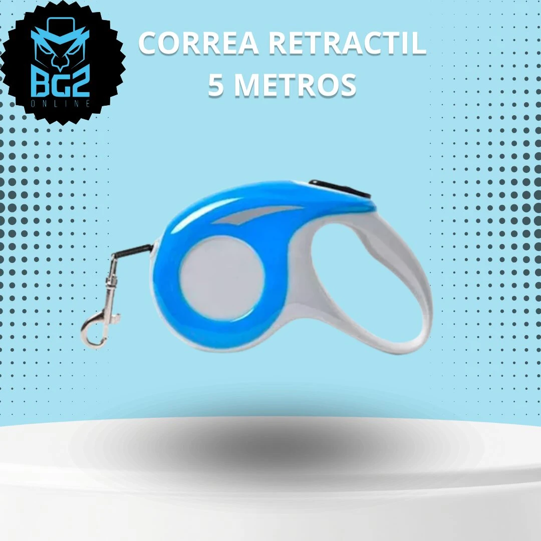 Correa retráctil azul y blanca de cinco metros con gancho metálico, sobre fondo claro con patrón de puntos.