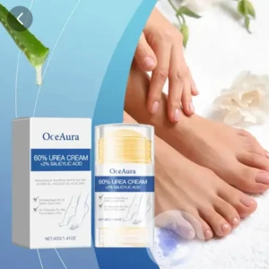 Crema OceAura 60% urea con ácido salicílico, presentación de 400 ml, junto a manos y pies con piel suave y gota de aloe vera.