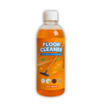 Bote de 500 ml de limpiador de pisos con aroma cítrico, etiqueta naranja con de fregona y gotas de agua.