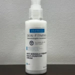 Botella blanca de crema reafirmante Fiv Fiv Go, con etiqueta azul y texto negro, sobre superficie oscura. Presentación individual de 125 ml.