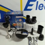 Licuadora inmersión modelo ICM 800W con accesorios, cable enrollado y caja original. Incluye batidor, vaso medidor y piezas de acero inoxidable.