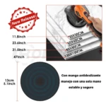 Vibrador de baldosas inalámbrico en acción, con mango antideslizante naranja y negro, aplicando sobre superficie de mármol blanco. Muestra medidas de 11.8 a 47 pulgadas y diámetro de 13 cm.
