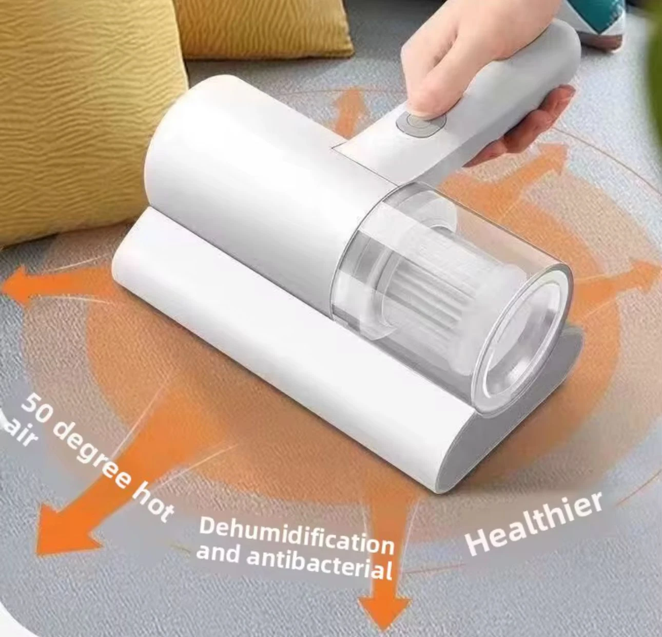Aspiradora de mano blanca con filtro HEPA visible, en uso sobre cama con cojines amarillos; muestra flujo de aire caliente y funciones de deshumidificación y antibacterias.