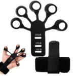 Entrenador de dedos negro con cinco anillos y correas elásticas, mostrando variantes de resistencia 13, 17 y 21 libras, junto con su funda de transporte.