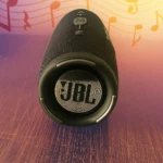 Parlante JBL Charce5 Negro con graves potentes - Disfruta de música clara en cualquier lugar sin depender de enchufes