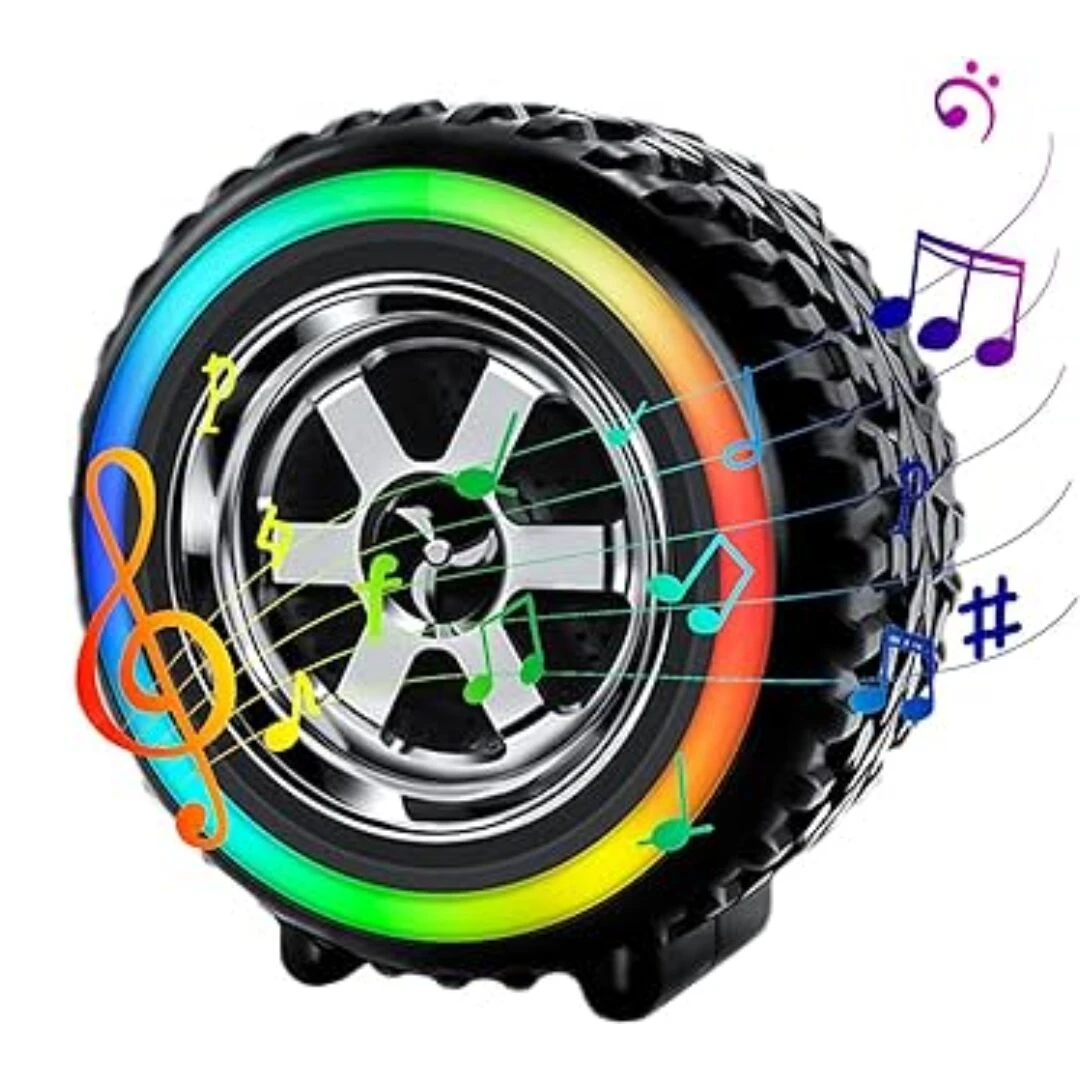 Parlante en forma de llanta con luces RGB dinámicas, detalles cromados y notas musicales flotantes que sugieren sonido envolvente.