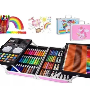 Set de arte metálico de 145 piezas en maletín de aluminio rosa con estuche abierto mostrando lápices de colores, marcadores, acuarelas y pinceles organizados.