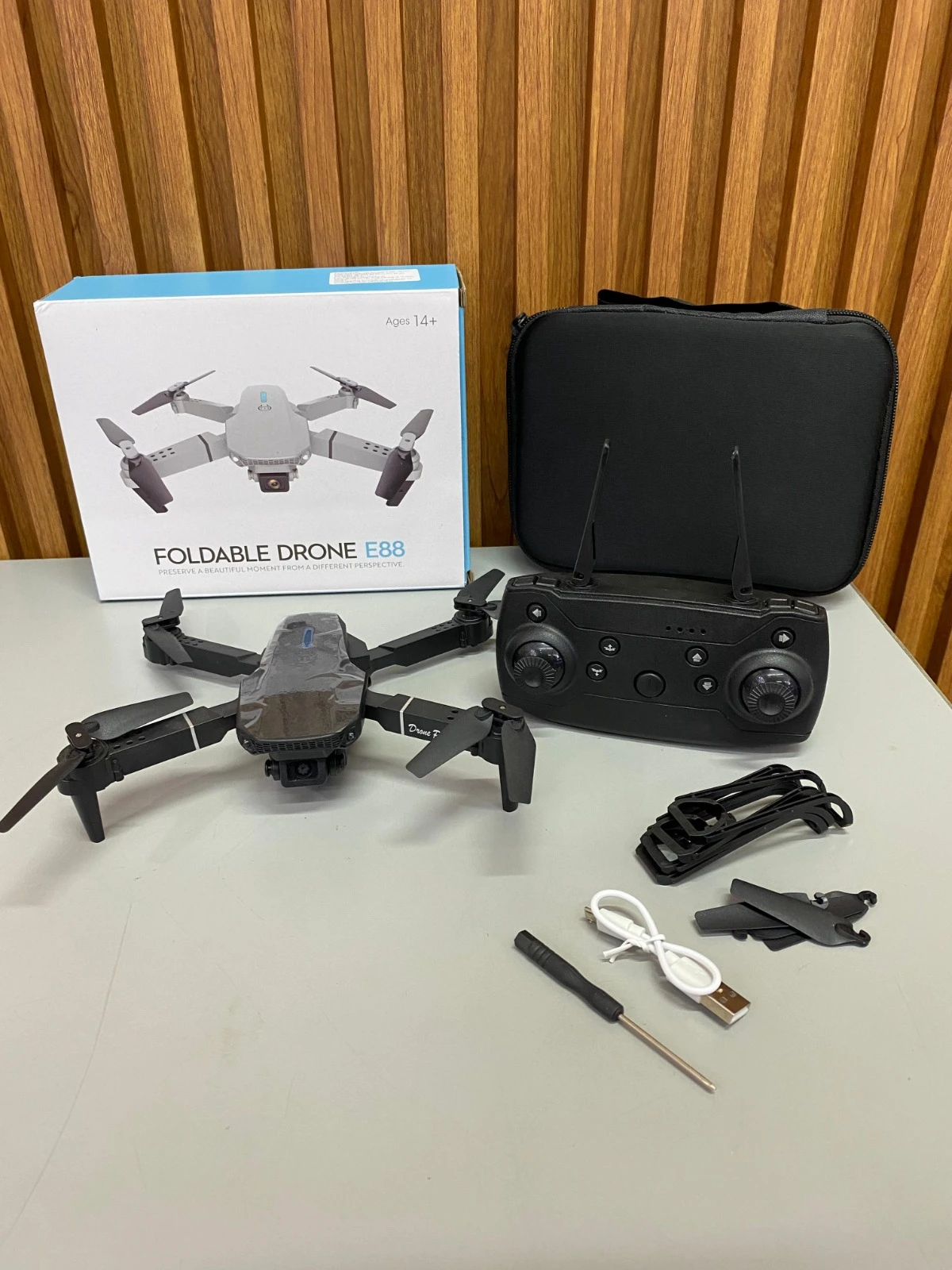 Drone Plegable E88 Pro Cámara Dual 4K - Captura paisajes aéreos nítidos en viajes y aventuras