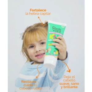 Tubo de mascarilla restauradora para cabello rubio de niños, con manzanilla y argán. Presentación verde con ilustraciones de flores y niños. Texto en español sobre beneficios: fortalece hebra capilar, restaura y cuida cabello rubio, deja cabello suave, sano y brillante.