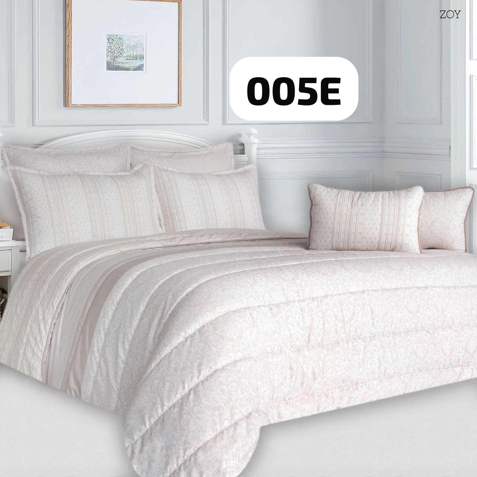 Plumón estampado floral en tonos beige claro, con textura suave y diseño geométrico sutil. Incluye cojines combinados y cabecera blanca. Modelo 005E.