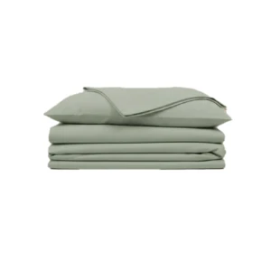 Sábana ajustable menta doblada con dos fundas de almohada, presentadas en pila ordenada sobre fondo blanco.