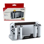 Base de carga para Nintendo Switch OLED en color blanco, con dos mandos Joy-Con insertados y dos espacios adicionales libres, mostrando el logotipo DOBE en la parte frontal.