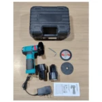Pulidora angular inalámbrica 12V en color azul turquesa, con su caja de transporte negra, dos discos de corte, un disco de pulido, cargador, cable y manual.