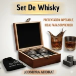 Cofre de madera con dos copas de whisky, piedras de enfriamiento y bolsa de tela negra. Presentación ideal para regalar.