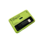 Cargador portátil GaN en color verde lima, con puerto USB-C visible y diseño compacto para carga rápida.
