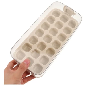 Bandeja vertical de hielo con tapa transparente, 24 cavidades cuadradas, diseño compacto para congelador.