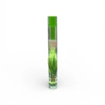 Brillo labial en tubo transparente con tapa verde, etiqueta que muestra aloe vera y texto parcial visible. Presentación individual, sin caja exterior.