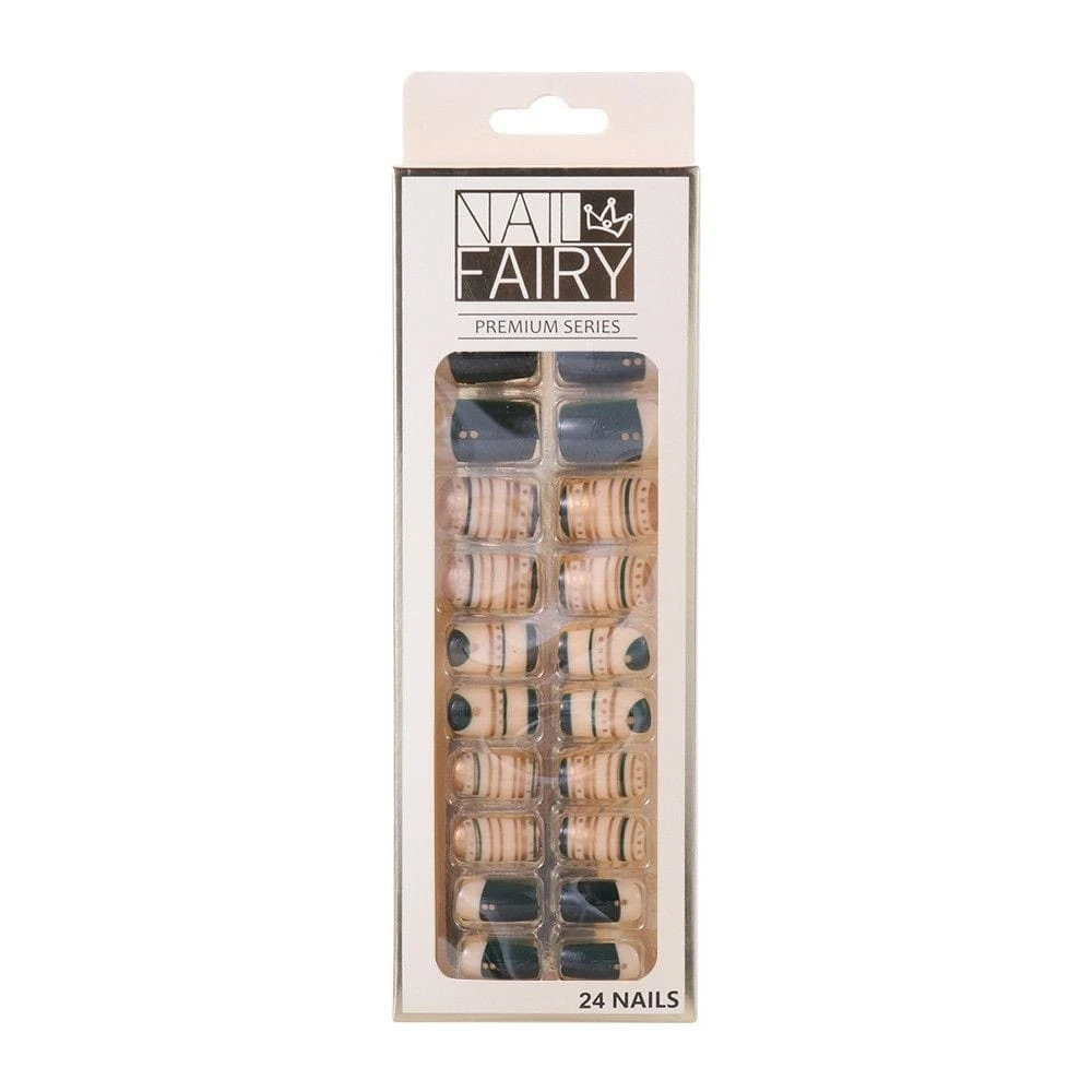 Set de veinticuatro uñas postizas con diseño combinado en tonos oscuros y rayas estilo francés, dispuestas en caja.