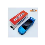 Altavoz parlante P338T en caja roja con diseño de carro deportivo azul brillante, incluye cable negro y muestra detalles del producto en la caja.