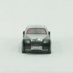 Vista frontal de carroco de colección Rolls Royce en escala 1:6, acabado metálico negro brillante con detalles cromados en parrilla y faros.