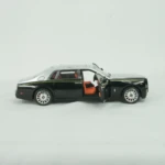 Réplica de lujo de Rolls Royce en escala 1:6, carro de colección con puertas abiertas, interior naranja y detalles dorados sobre fondo blanco.