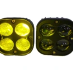 Dos faros cuadrados amarillos con cuatro luces LED cada uno, mostrando la variante amarilla del modelo Exploradoras.