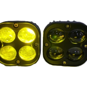 Dos faros cuadrados amarillos con cuatro luces LED cada uno, mostrando la variante amarilla del modelo Exploradoras.