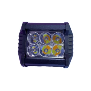 Exploradora rectangular negra con seis diodos LED amarillos y blancos, vista frontal sobre fondo blanco.