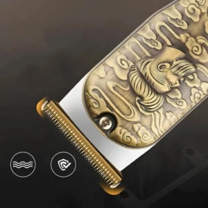 Cortadora de cabello WAER 2936 con detalles en relieve dorado y recubrimiento metálico, mostrando cabezal de corte y botón de encendido.