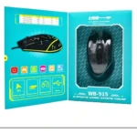 Mouse gamer Wb-915 en caja abierta, mostrando el producto negro con detalles amarillos y luces LED, junto a especificaciones técnicas y accesorios incluidos.