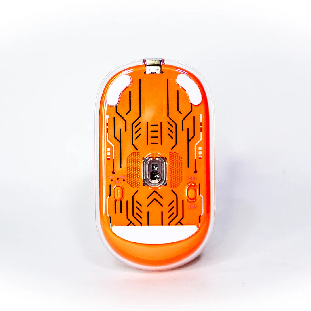 Vista trasera del mouse inalámbrico Harvic Mbtr-404 en color naranja con diseño de circuito impreso y base LED visible.